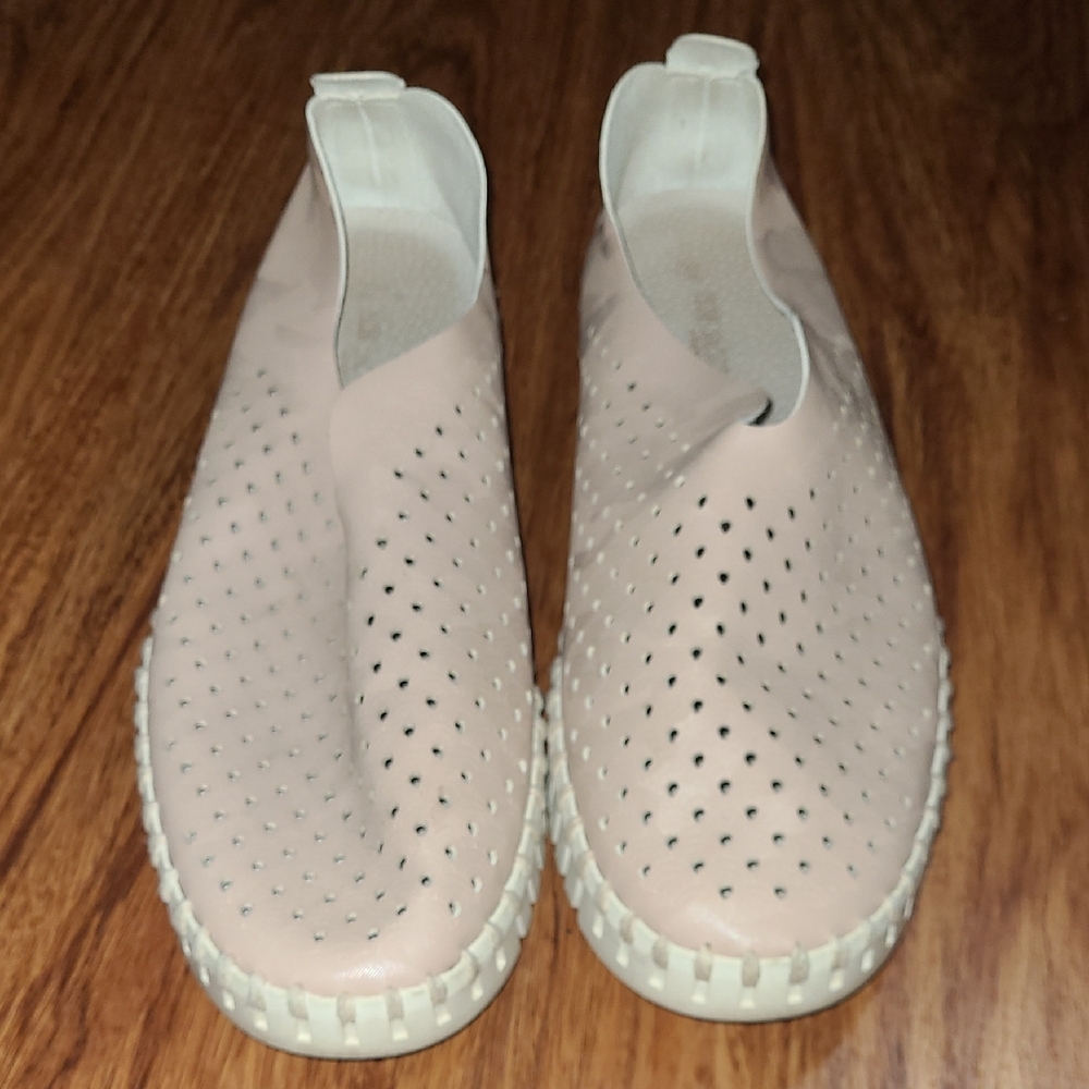 Isle Jacobsen Women's Pink Slip-On Shoes